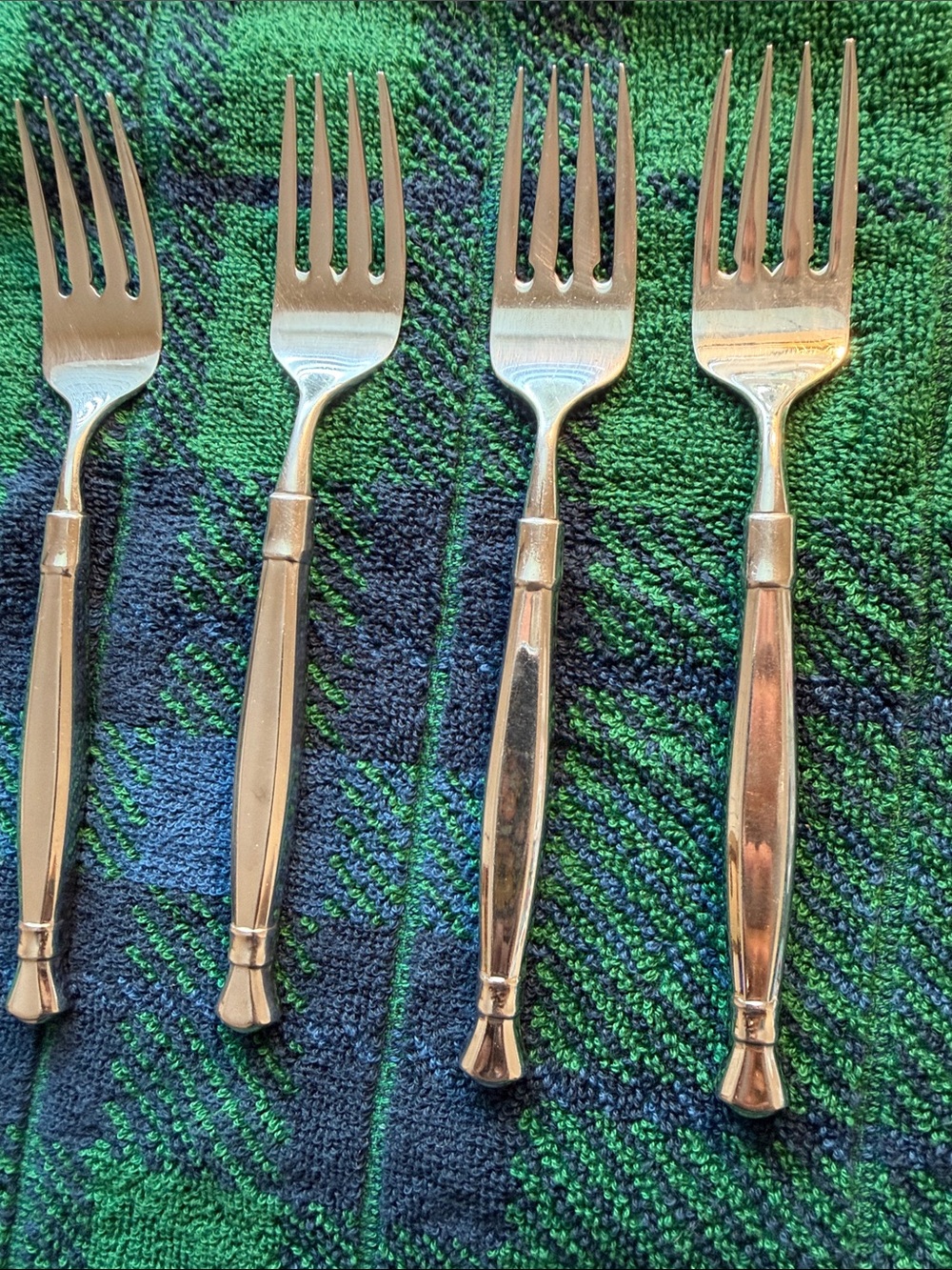 Oneida Act Stainless Flatware salad Forks Lot Of 4 Cube Mark glossy - Picture 2 of 8
